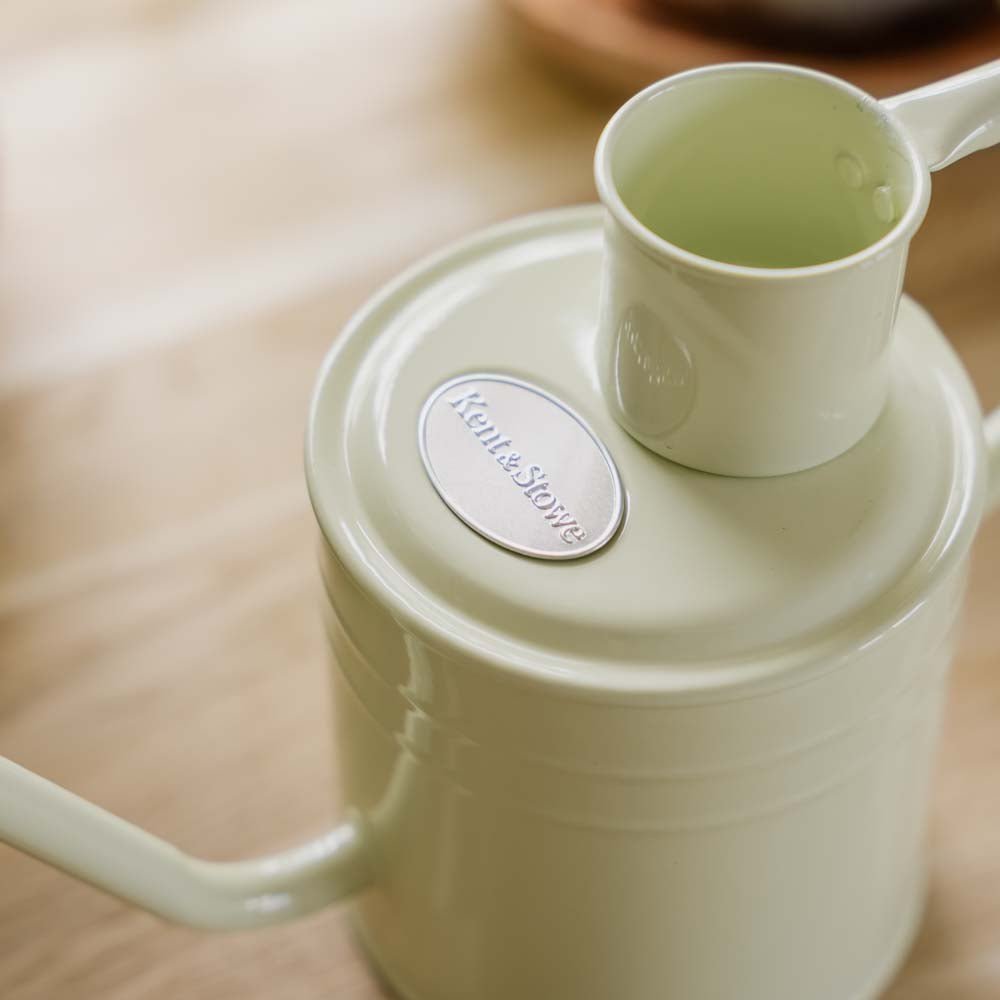 Metalowa konewka do wnętrz, 1 l, beżowy vintage