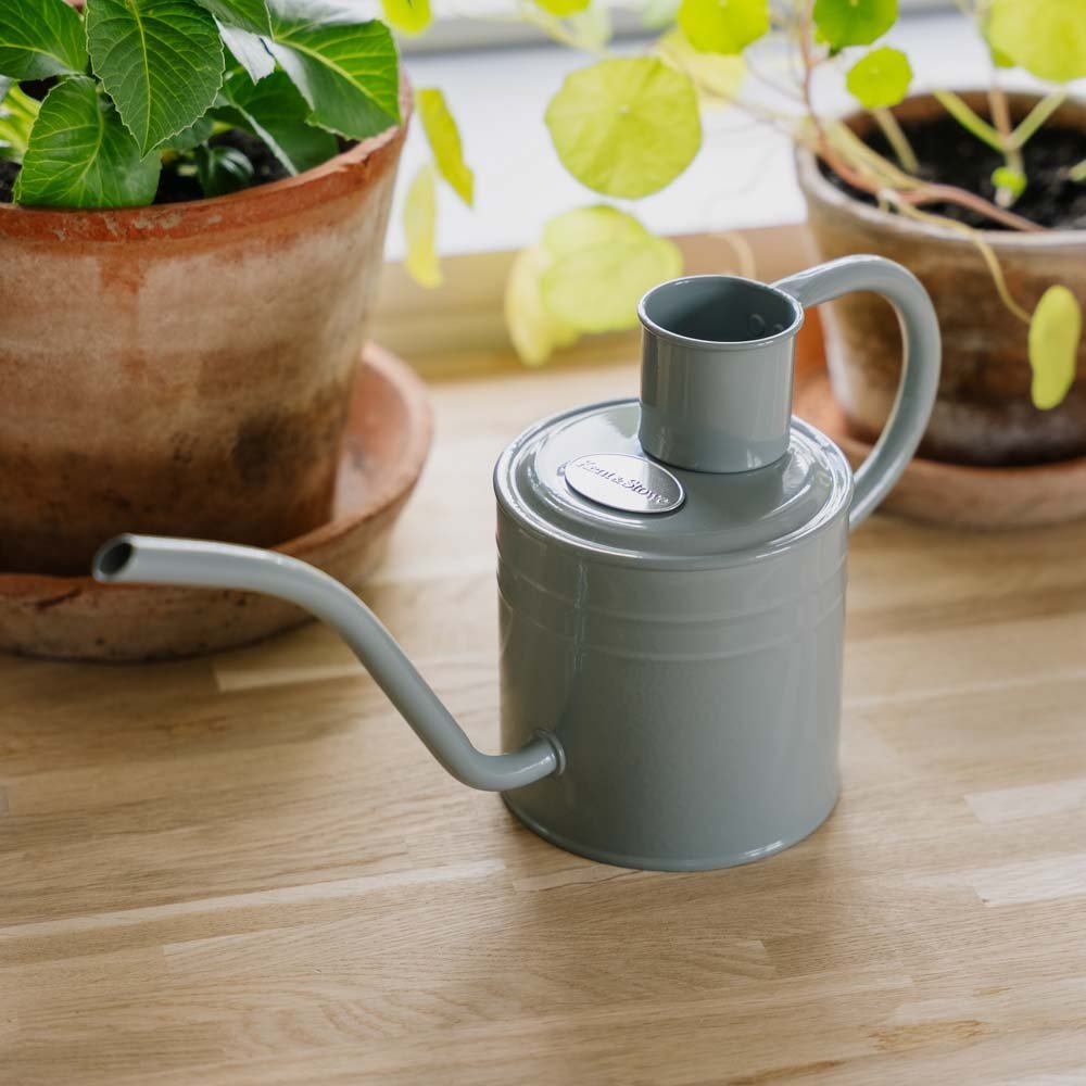 Metalowa konewka do wnętrz, 1 l, ciepły szary