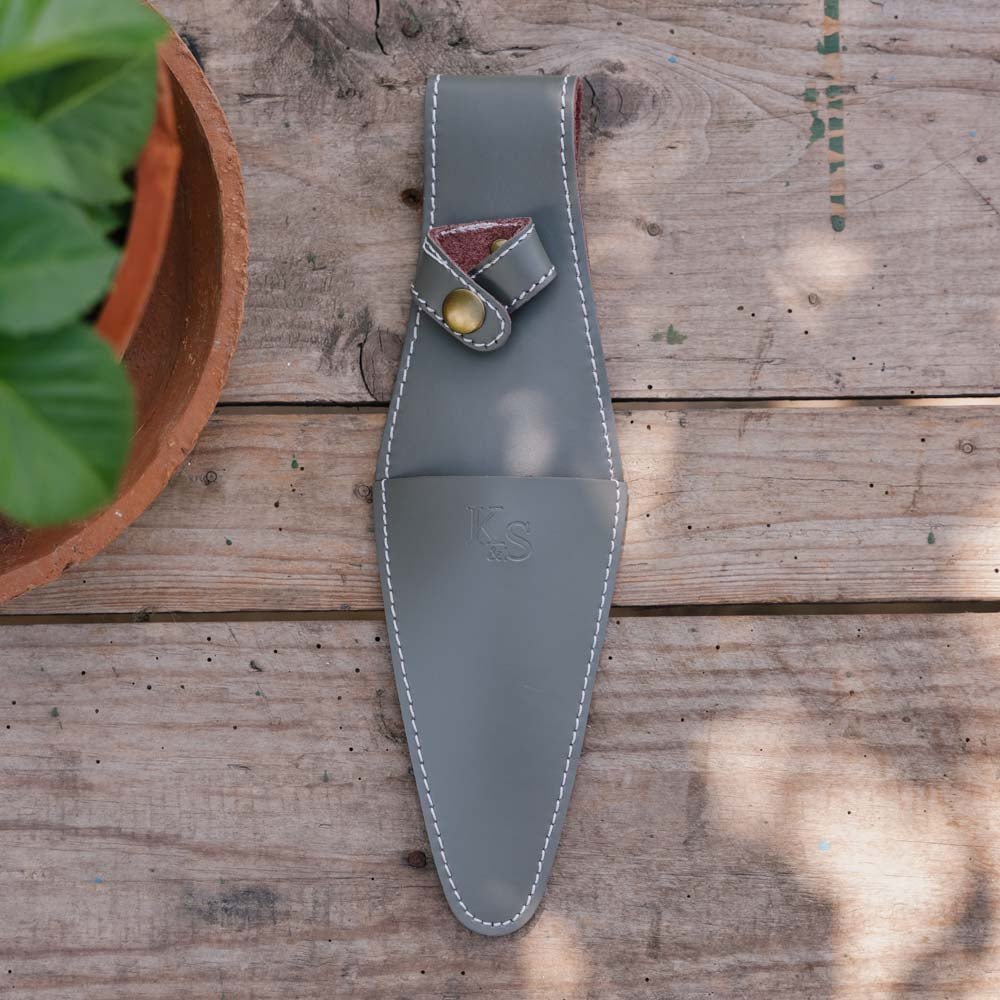 Sekator ze skórzaną kaburą